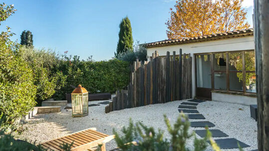 Extérieur de la Villa Méditerranée by Archipel
