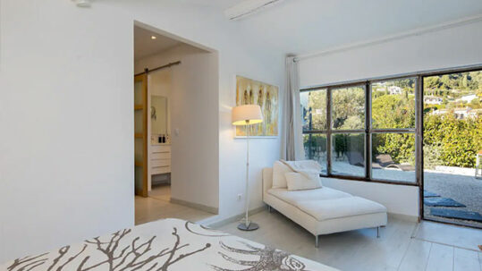 Pièce intérieure design de la Villa Méditerranée by Archipel